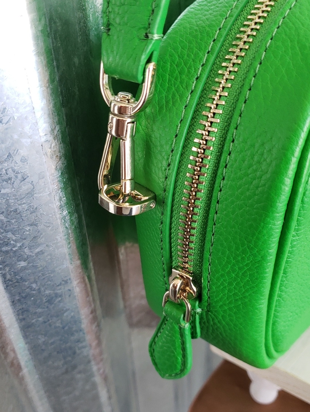 🔥🔥🔥kate spade Green Pebbled Leather Crossbody Bag with Gold Hardware - Picture 3 of 9